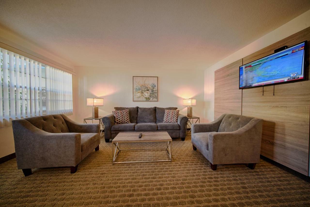 Club Lux Resort By The Beach Deerfield Beach Exterior photo