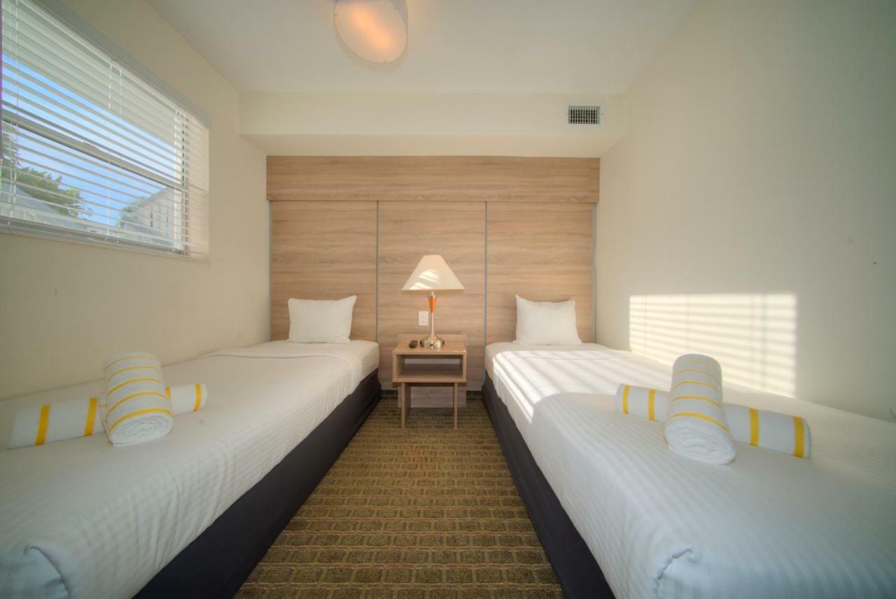 Club Lux Resort By The Beach Deerfield Beach Exterior photo