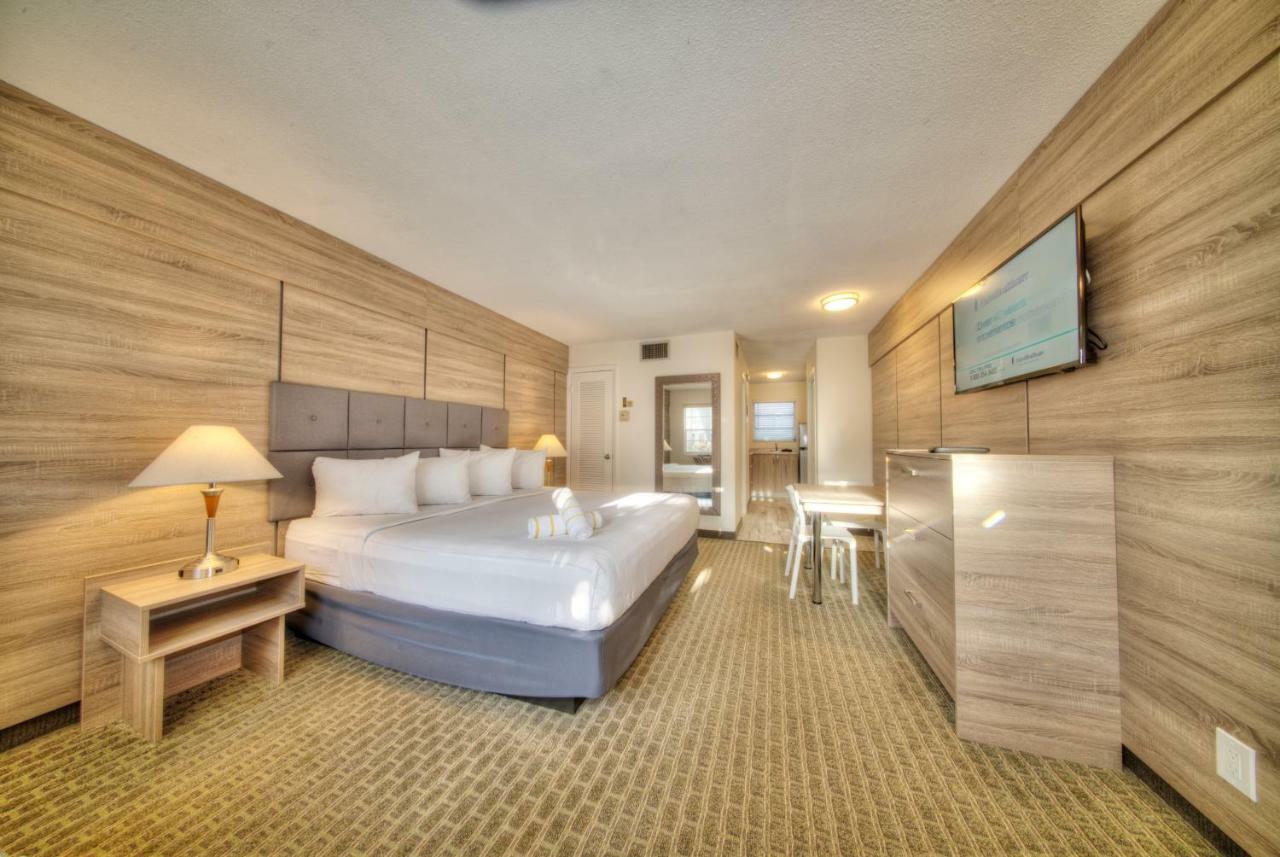 Club Lux Resort By The Beach Deerfield Beach Exterior photo