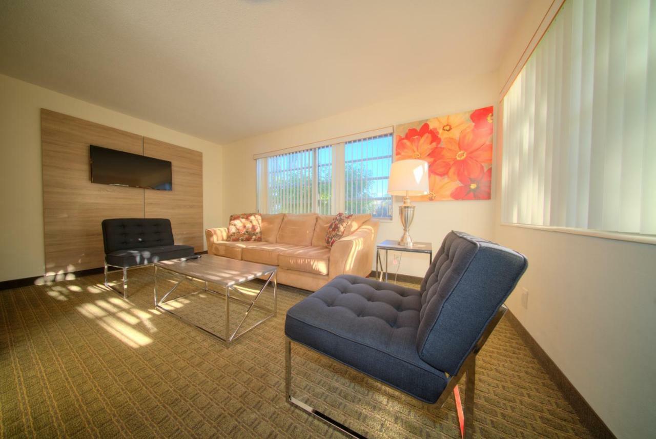 Club Lux Resort By The Beach Deerfield Beach Exterior photo